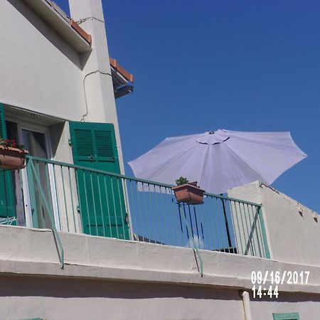 Stud Terras Ville Corniche 2 Pers Stat Gratuit Rue Modif Suivt Possib Et Accord Exclusif Марсилия Екстериор снимка