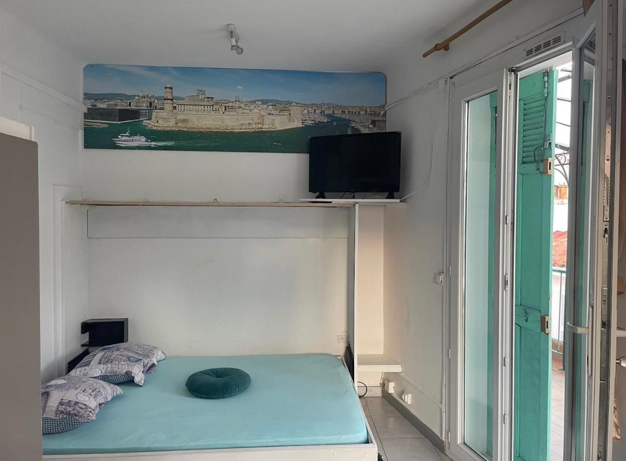 Stud Terras Ville Corniche 2 Pers Stat Gratuit Rue Modif Suivt Possib Et Accord Exclusif Марсилия Екстериор снимка