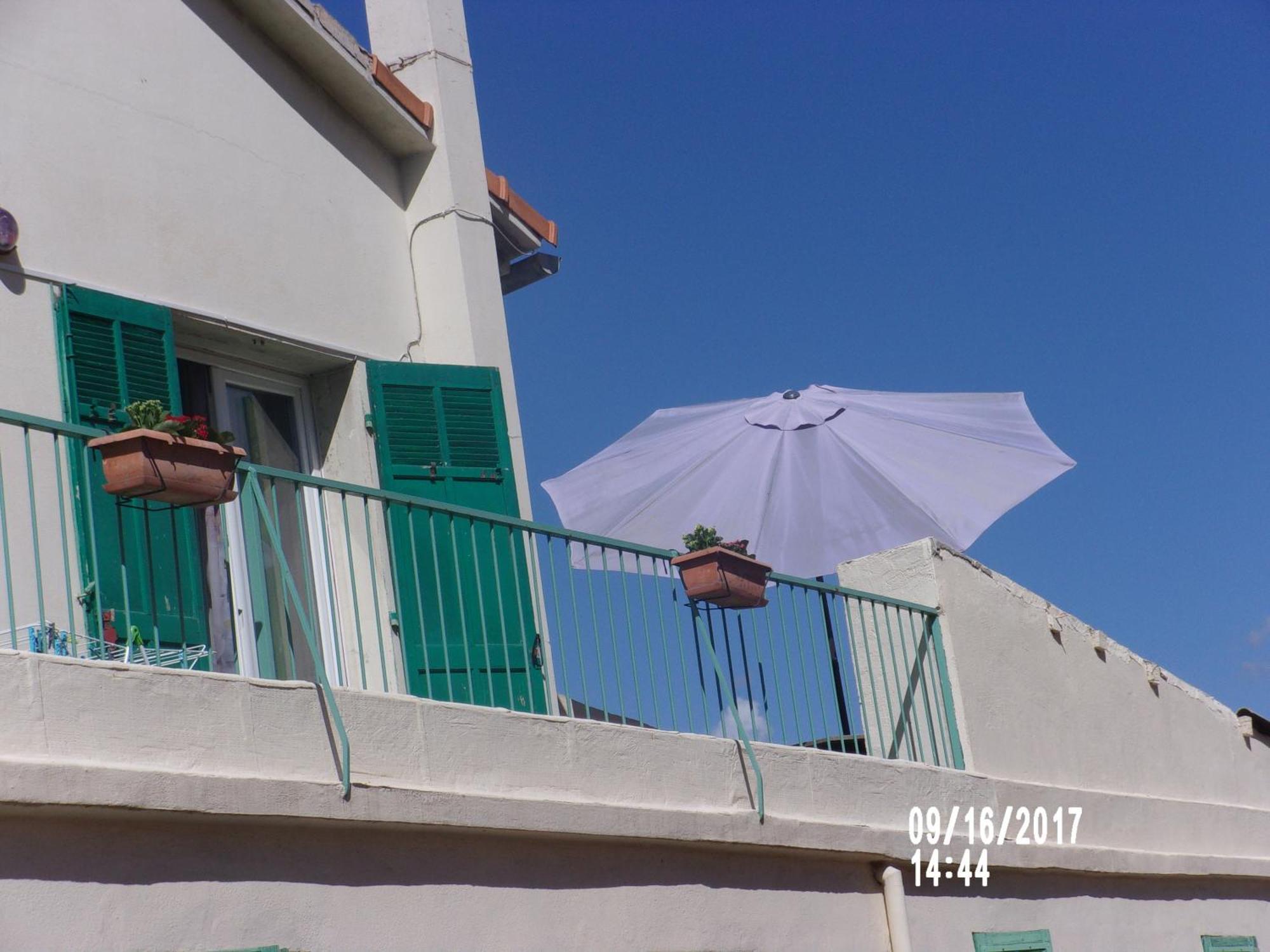 Stud Terras Ville Corniche 2 Pers Stat Gratuit Rue Modif Suivt Possib Et Accord Exclusif Марсилия Екстериор снимка