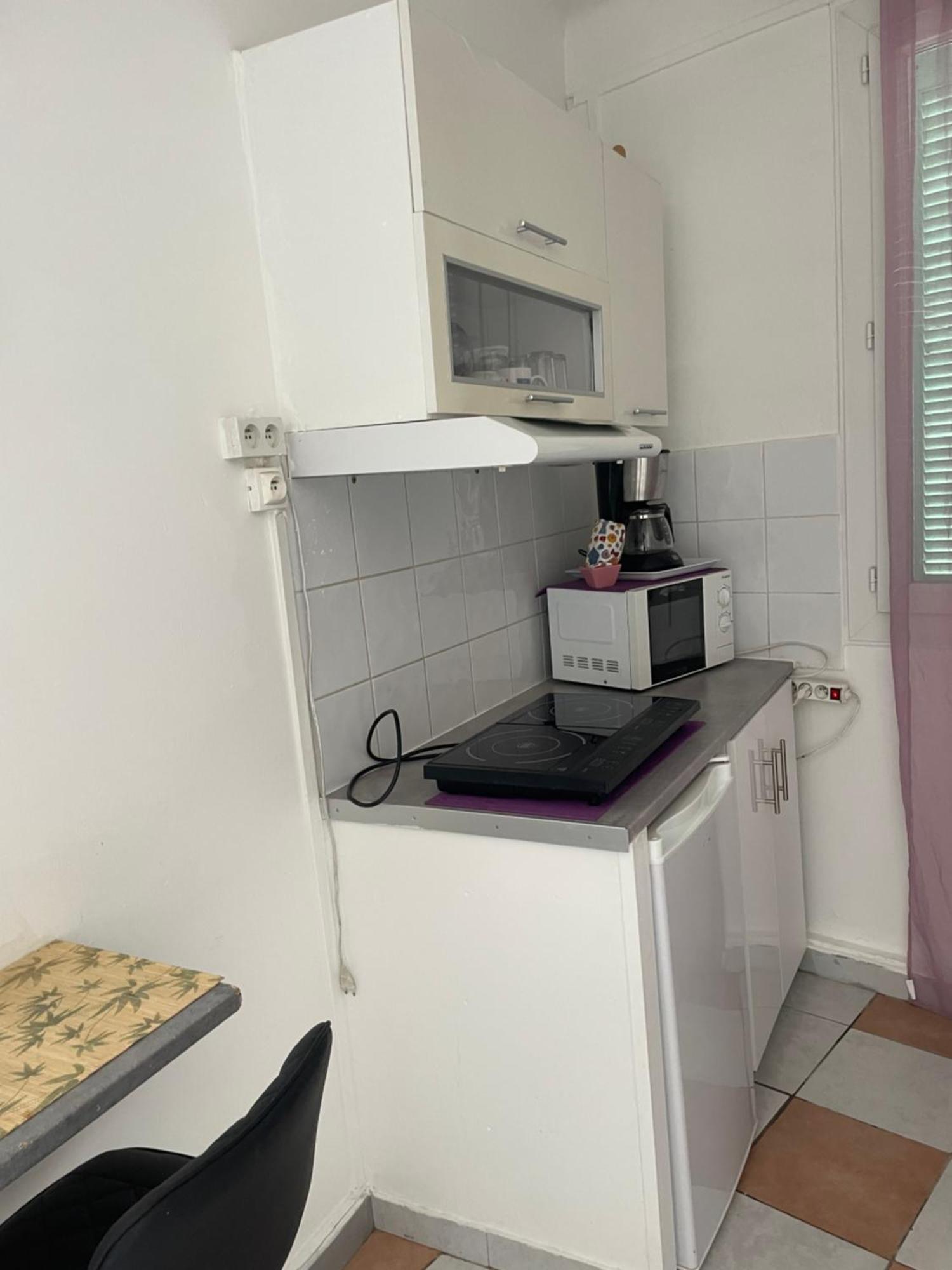 Stud Terras Ville Corniche 2 Pers Stat Gratuit Rue Modif Suivt Possib Et Accord Exclusif Марсилия Екстериор снимка